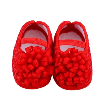Милые и уютные туфельки принцессы для маленьких девочек 0-12 м с ленточными цветами, очаровательная детская обувь для обучения ходьбе на осень