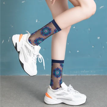 Носки с вышивкой Женские летние ультратонкие прозрачные шелковые носки с кристаллами, повседневные дышащие винтажные эластичные длинные носки в стиле харадзюку